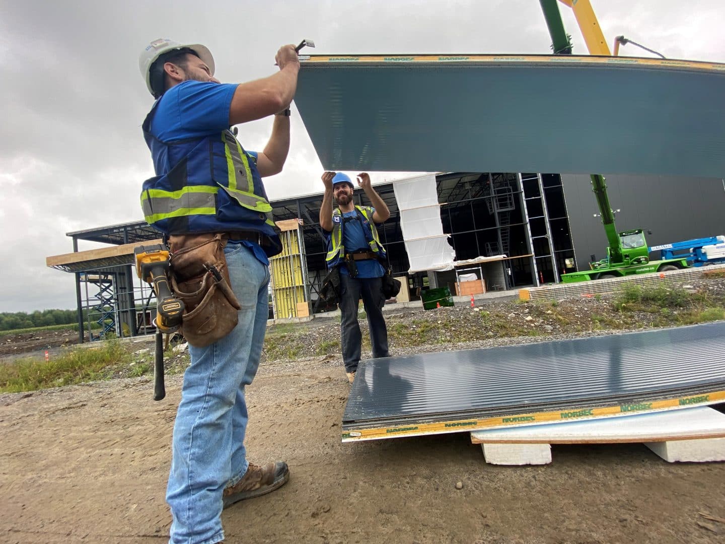 Employés sur le chantier.